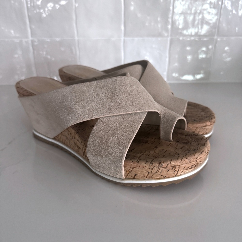 Donald Pliner Sisu Wedge Sandals Women 8.5 Sand Suede Cork Platform Toe Loop